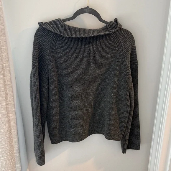 H&M Charcoal Turtleneck Sweater - Picture 3 of 3